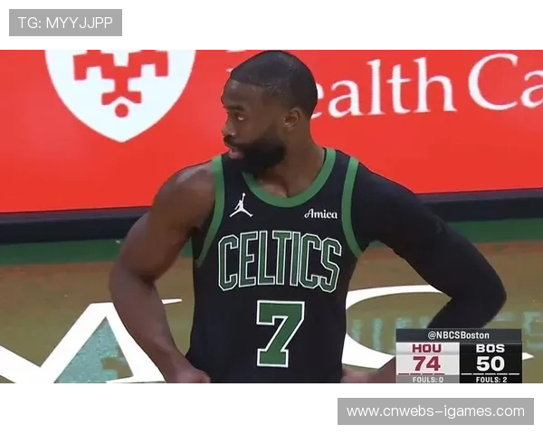 凯尔特人第三节一波流拉开分差，怀特三分5中4